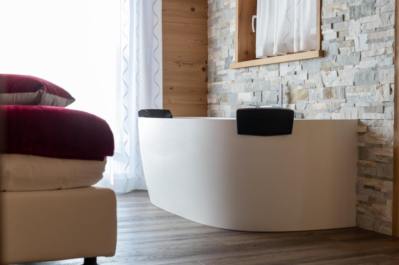 Chalet Imbosc'Che - 5 Beautiful Rooms In Charming B&B Livigno Exterior foto